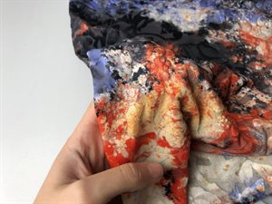 Velour - blomsterprint i velour og tie dye motiv i intense toner